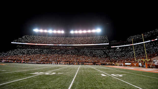 Texas Fan Broll 23